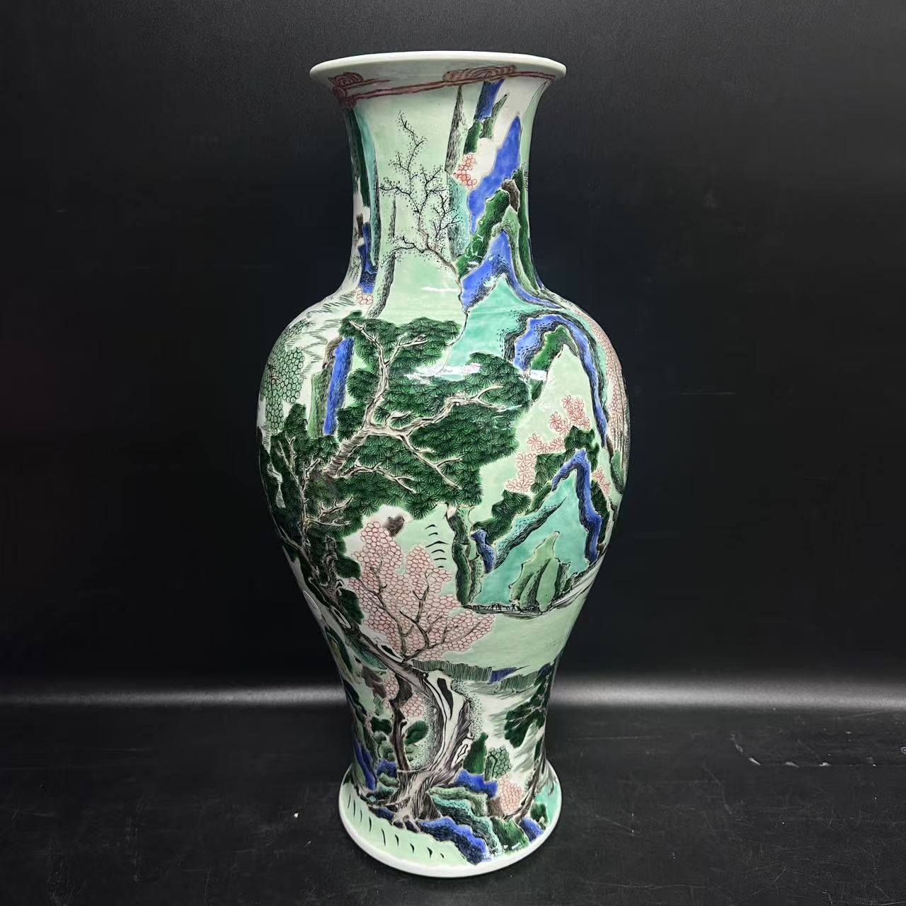 五彩山水纹橄榄瓶