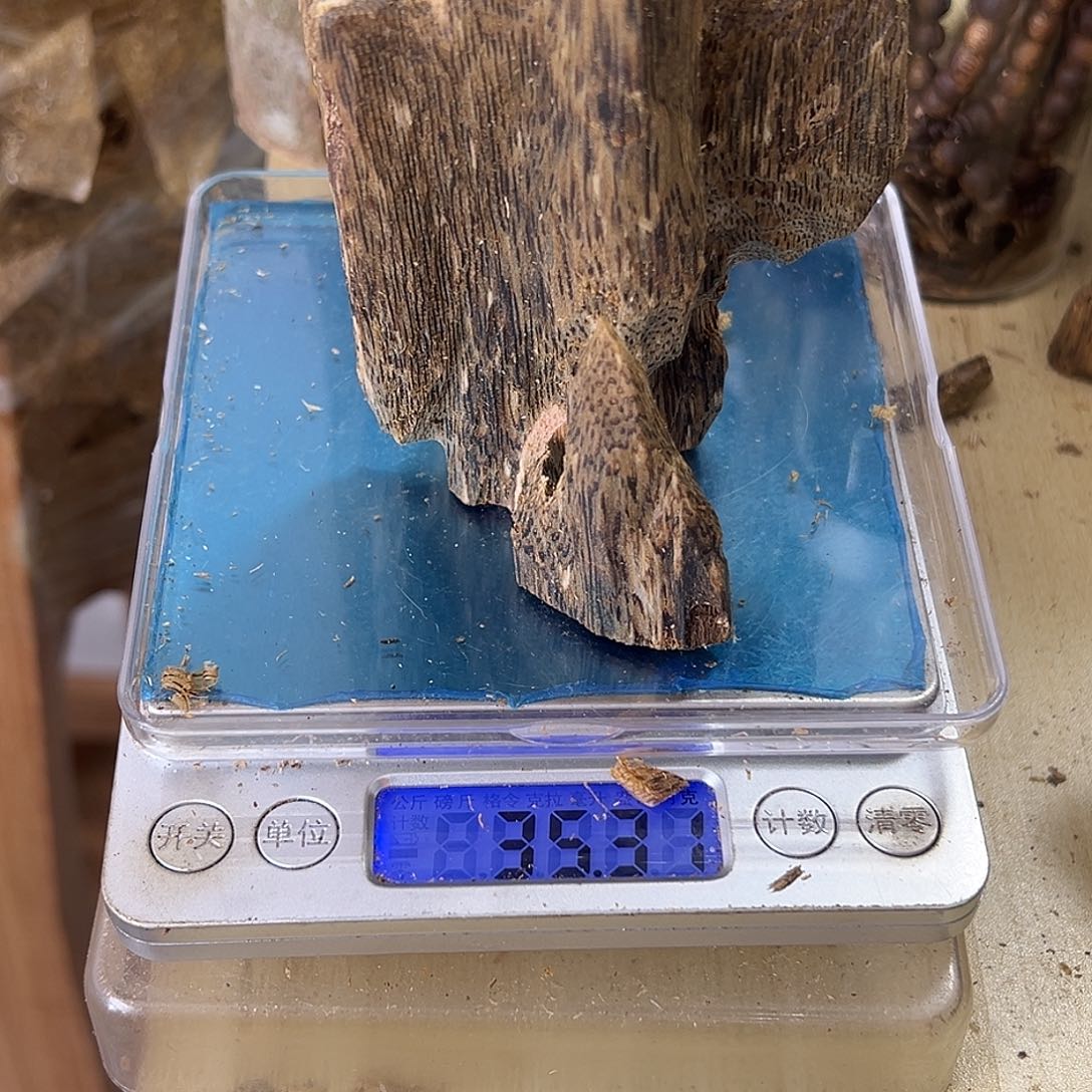 香料绿奇楠虫漏35克蓝宝石