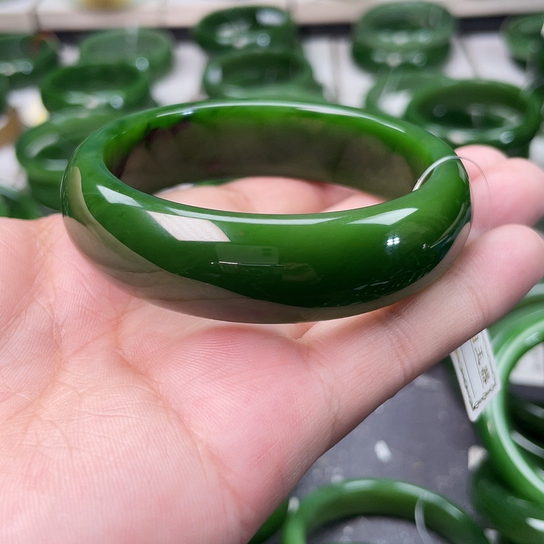和田玉（碧玉）未镶嵌手镯
