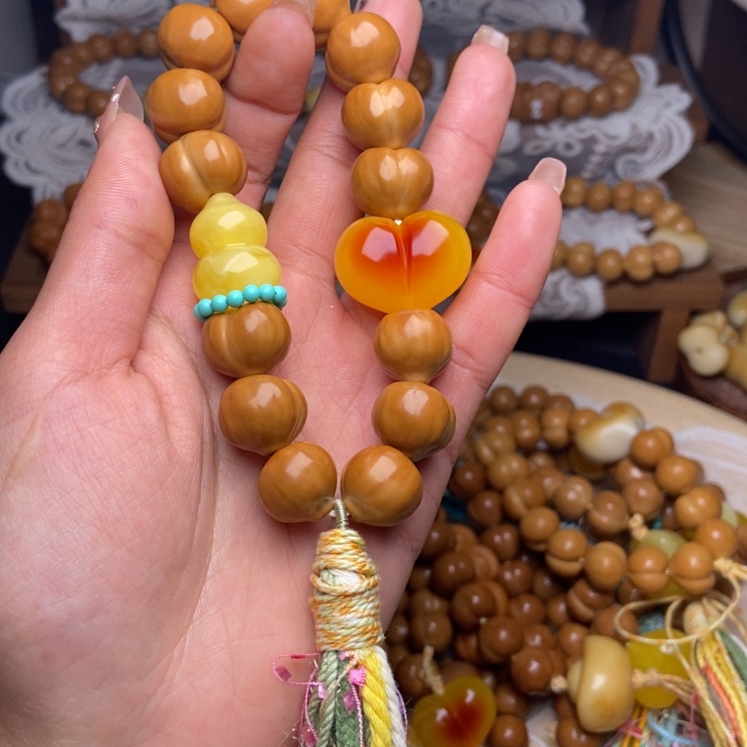 木质类屁桃手持纹理15