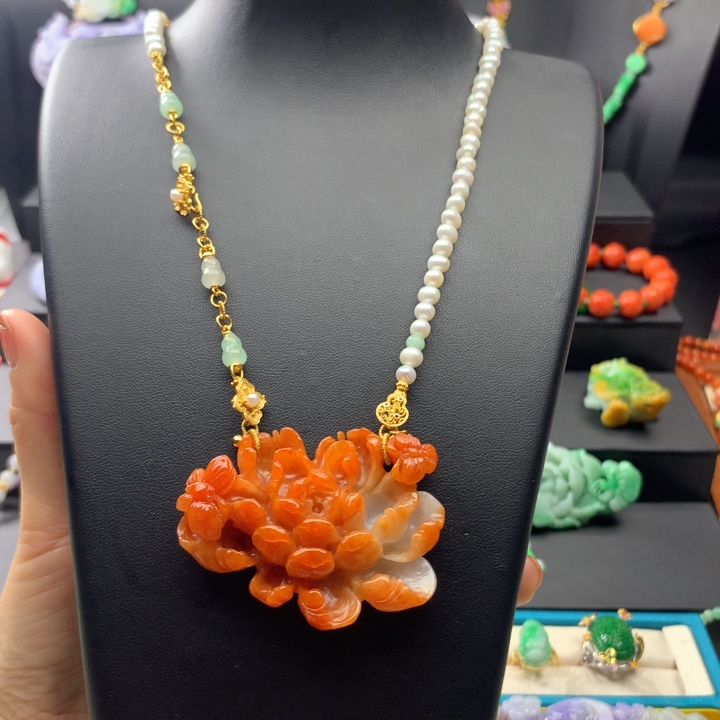 翡翠颈饰未镶嵌红翡花