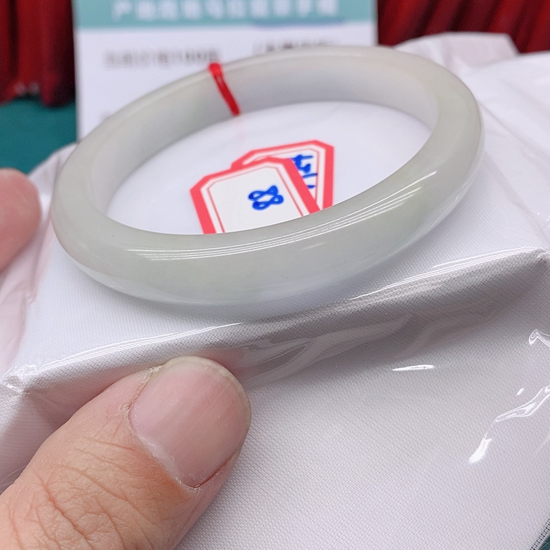 翡翠手镯未镶嵌回**伤888888888