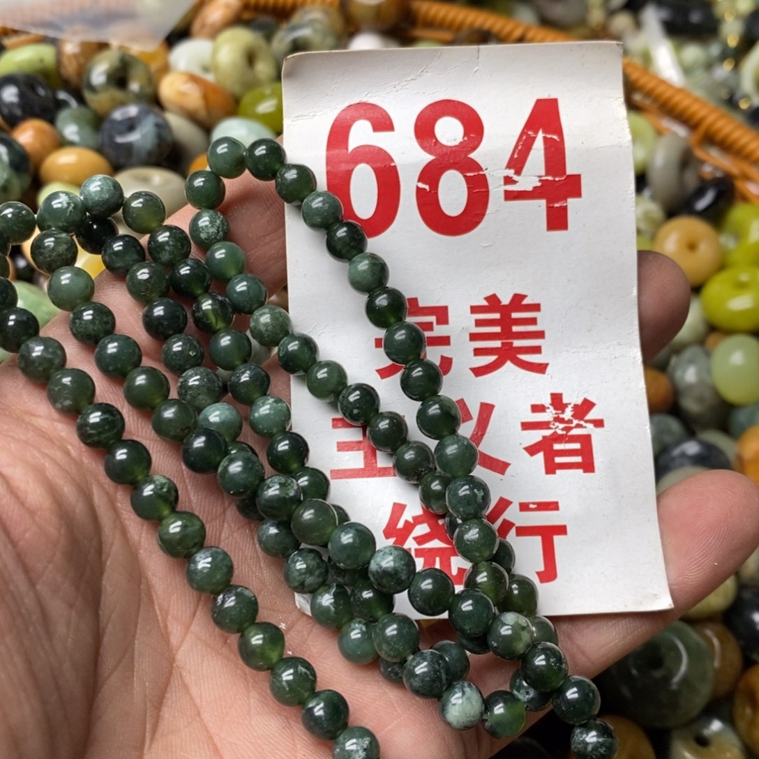 蛇纹石玉挂坠未镶嵌