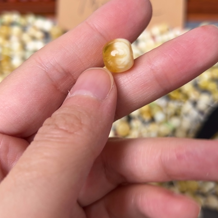 蜜蜡未镶嵌裸石10.4mm一个