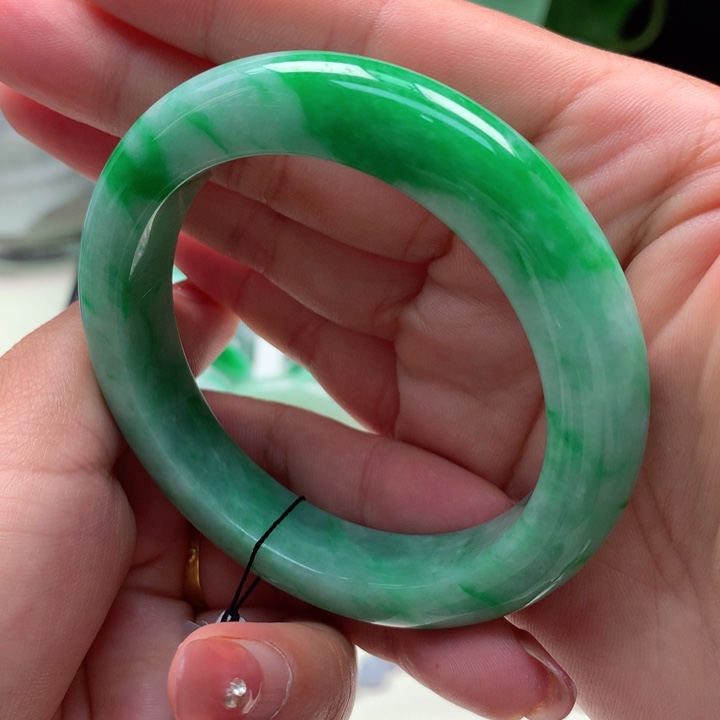 翡翠手镯未镶嵌56.6圈口