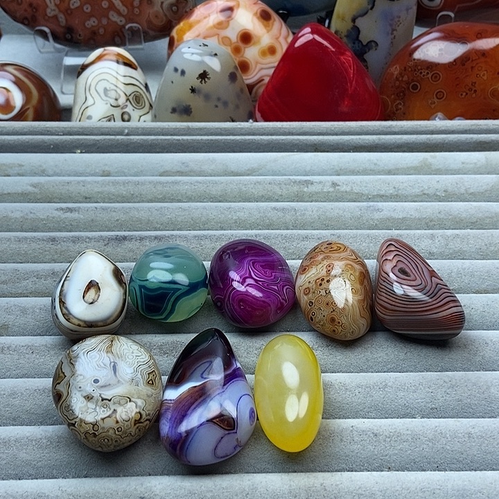 中***情玛瑙/玉髓未镶嵌珠宝奇石