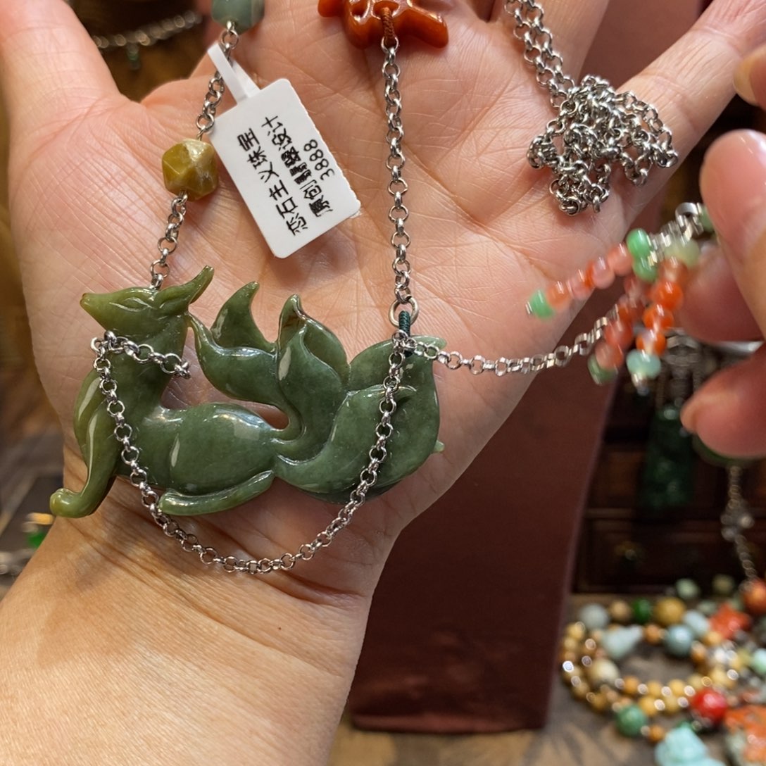 翡翠吊坠(赠链)未镶嵌