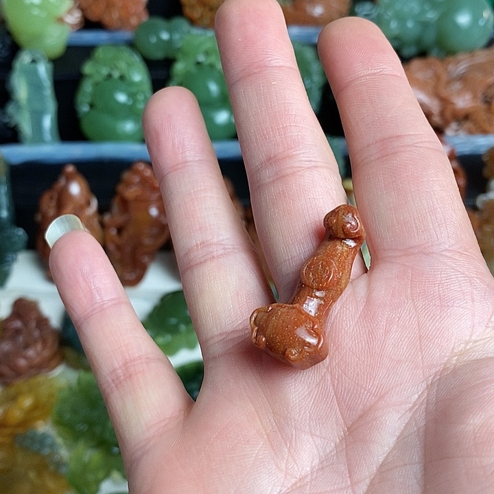 未镶嵌蛇纹石玉颈饰