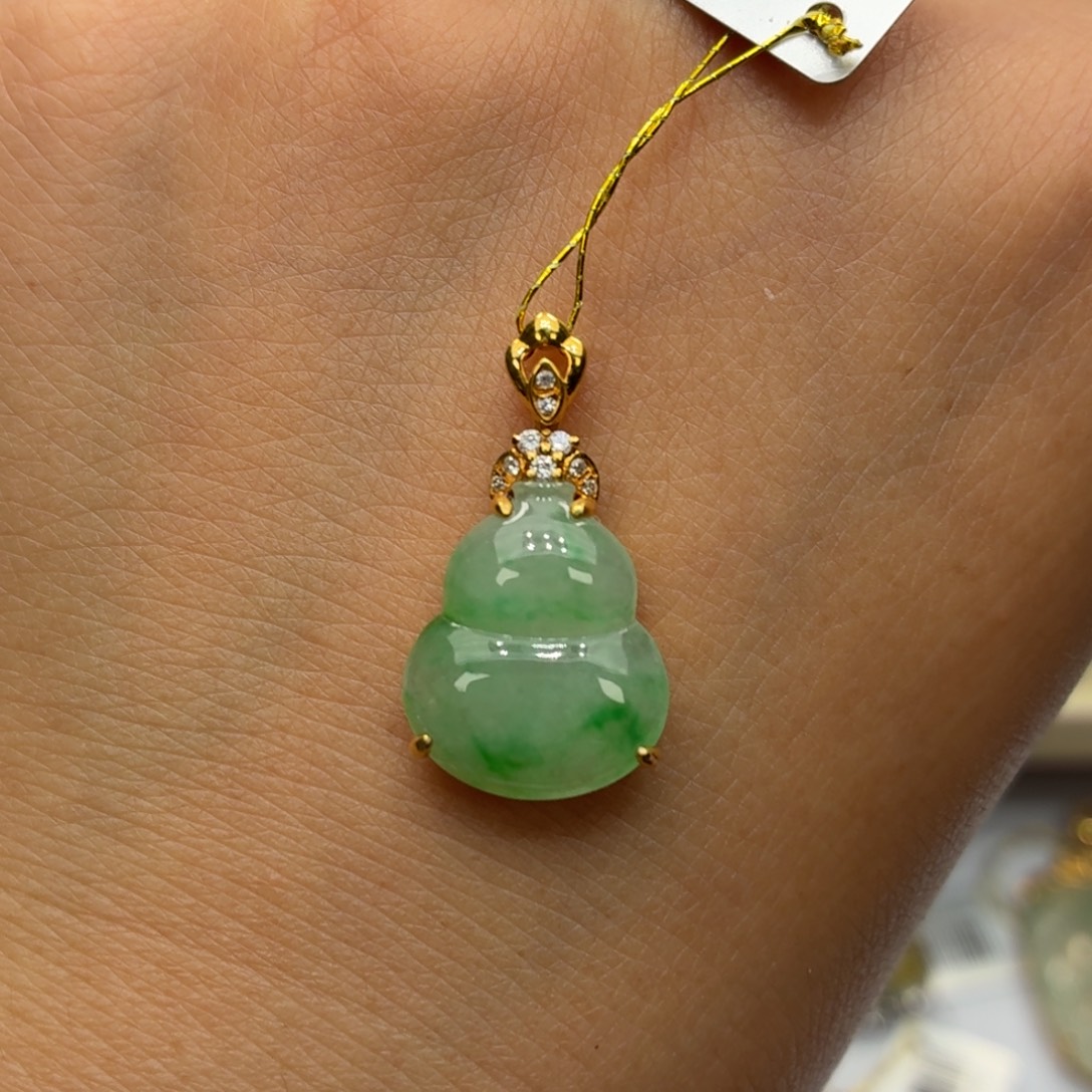 翡翠18K金镶嵌颈饰