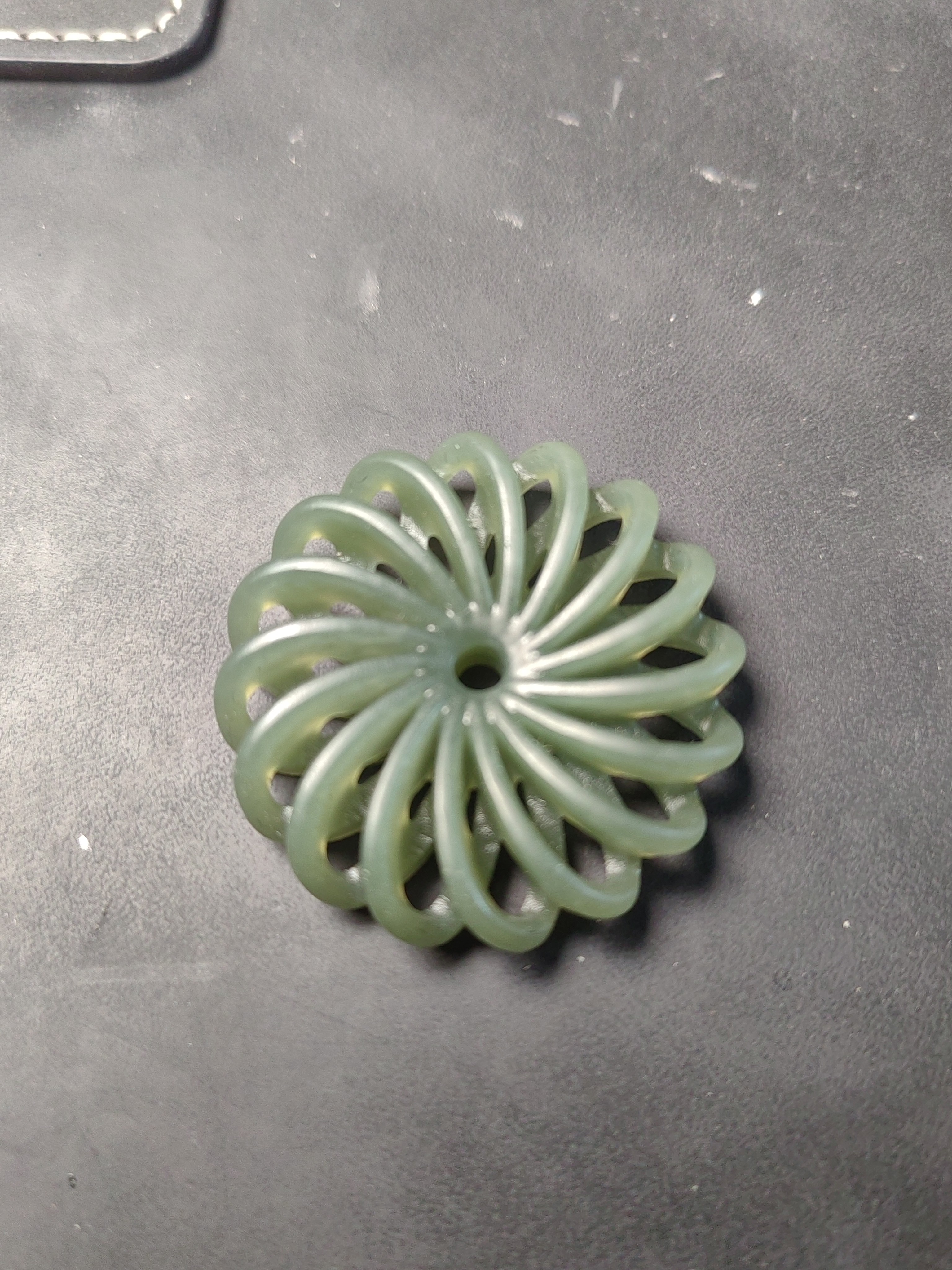 新疆和田玉吊坠。