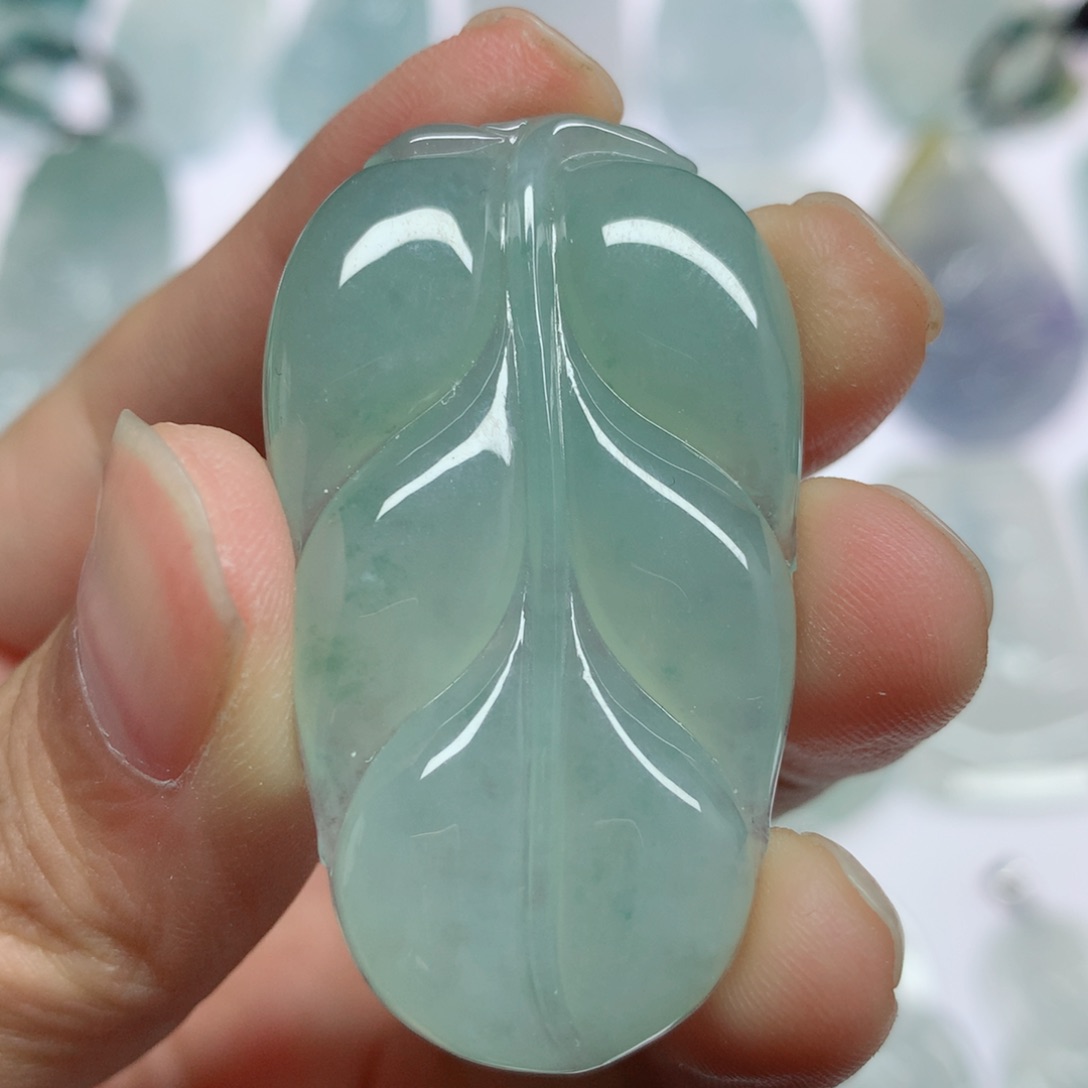 翡翠颈饰未镶嵌叶子