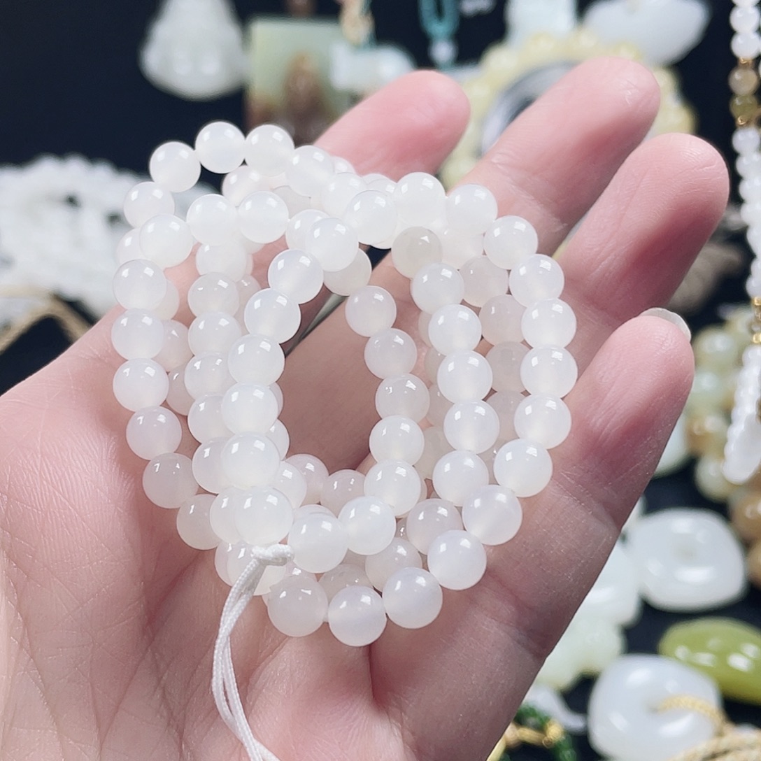 哂***之和田玉未镶嵌颈饰