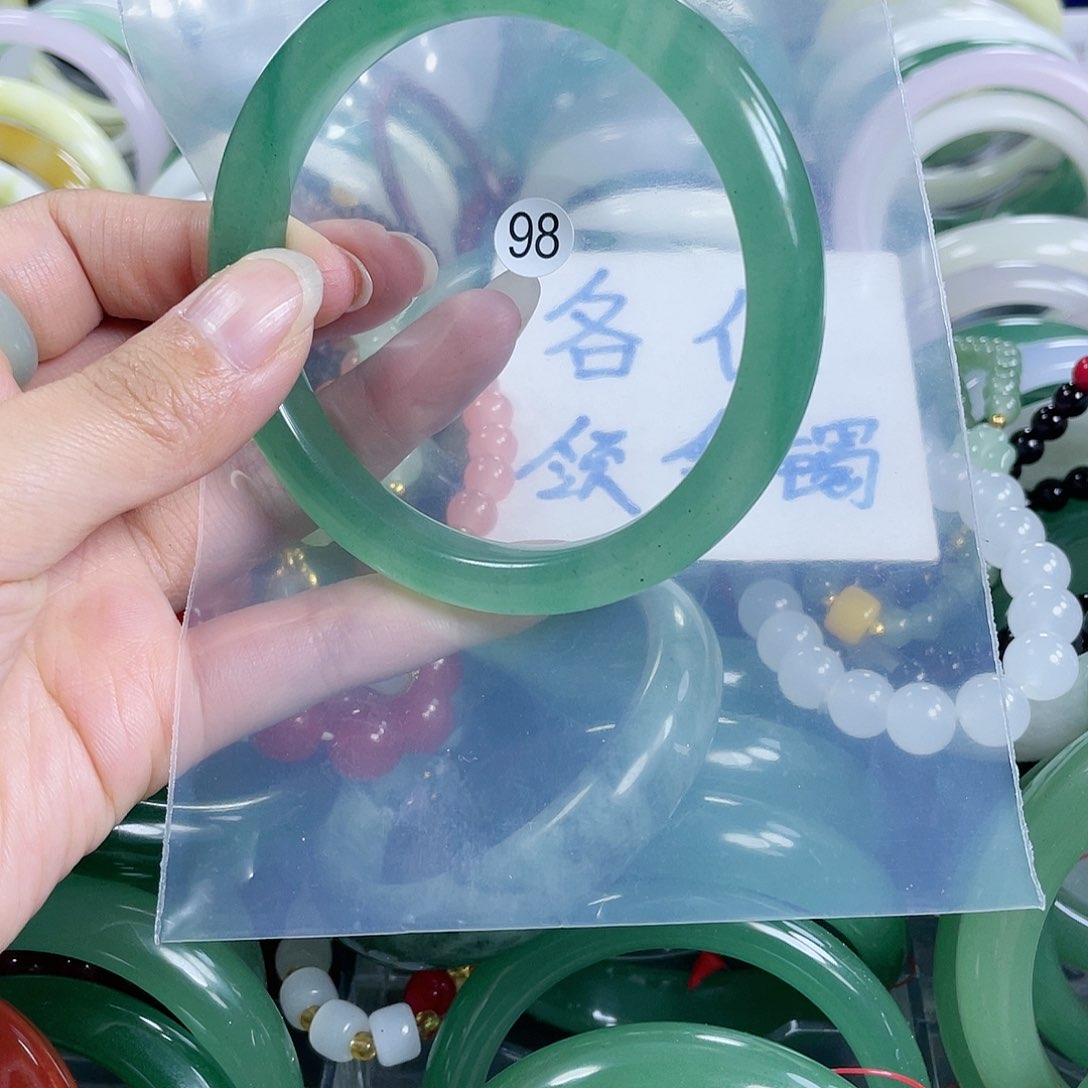 石英质玉手镯未镶嵌62