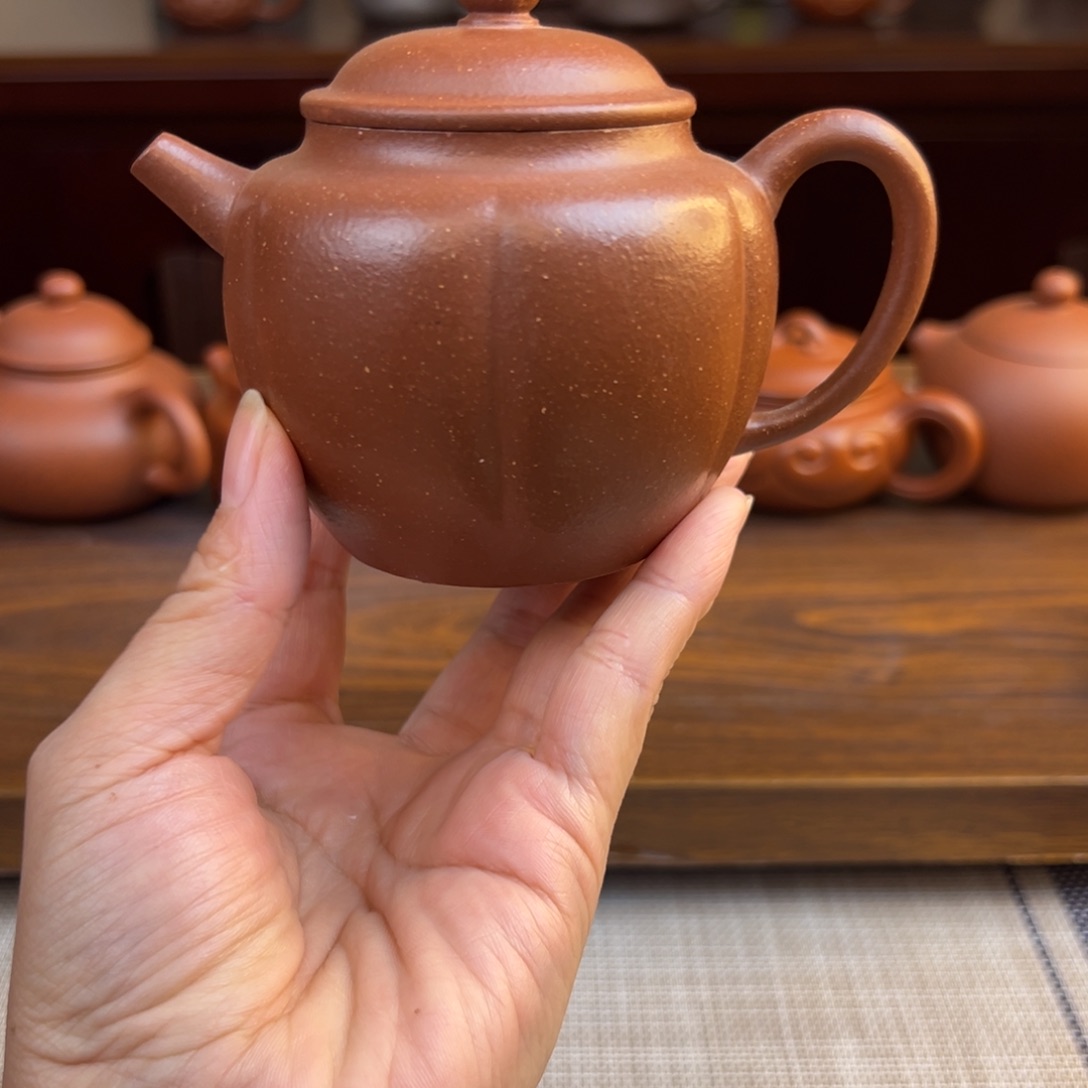 『***』茶壶紫砂红降坡筋纹宫灯半手瑕品230cc