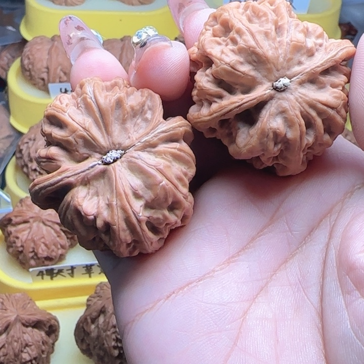 雪***行吊坠桃核弯弯核桃大抽筋