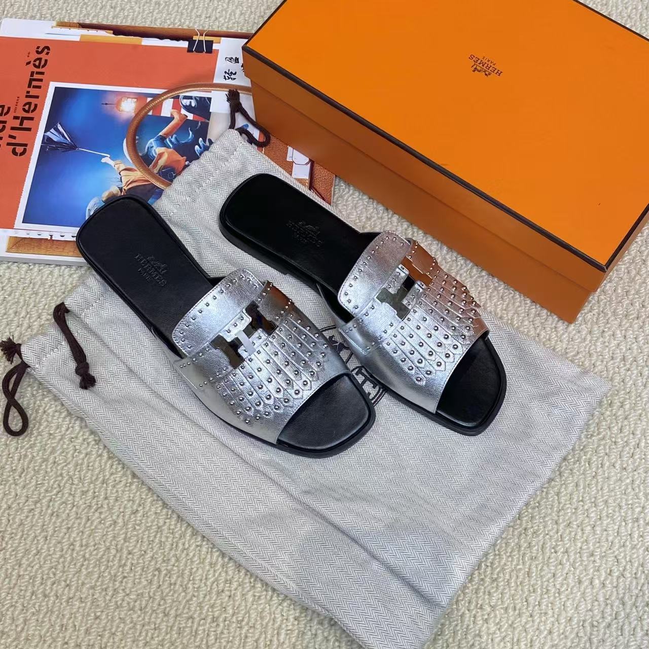 99新 Hermes/爱马仕 壹臻/银色铆钉H扣凉鞋38码 Z刻/76156414