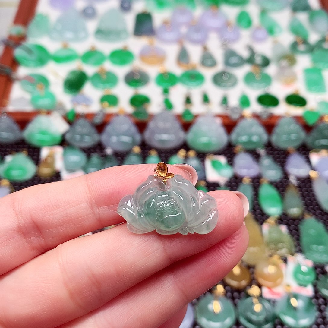 翡翠18K金镶嵌颈饰