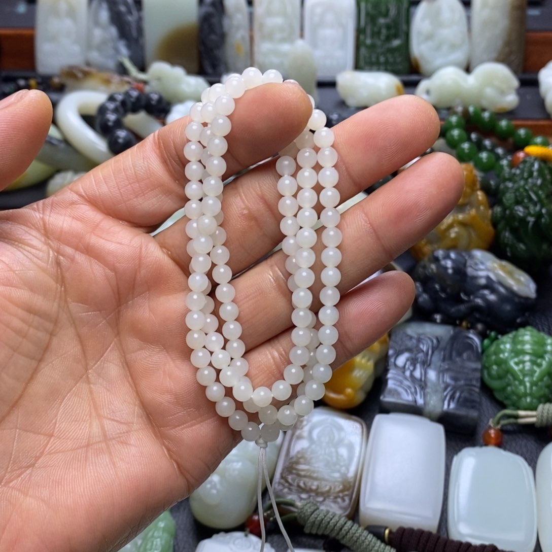 颈饰未镶嵌和田玉咬****松