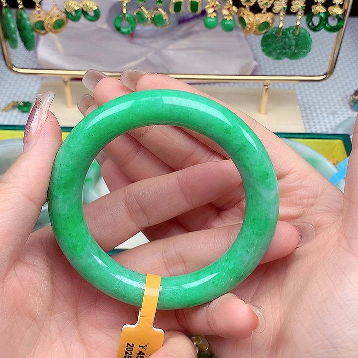 翡翠手镯未镶嵌开*翡翠