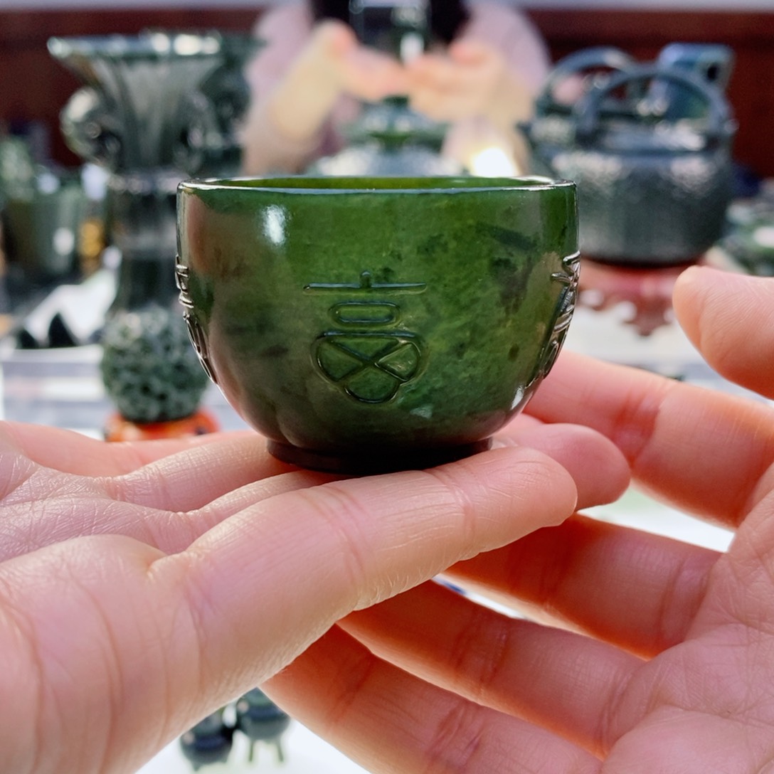 和田玉（青玉）摆件未镶嵌微瑕