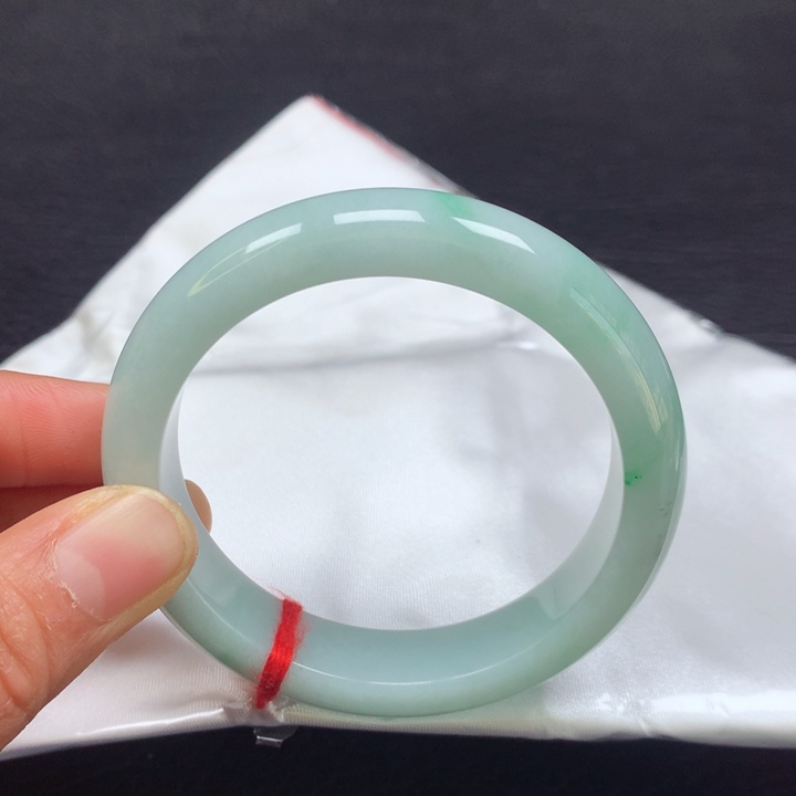 翡翠手镯未镶嵌54圈