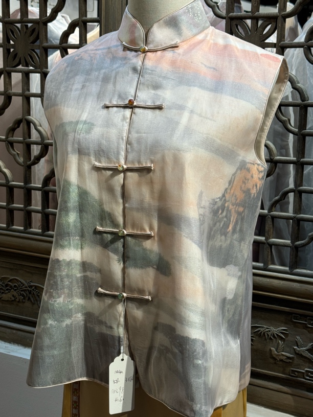 纯手工苏绣服饰 满绣黄山迎客松