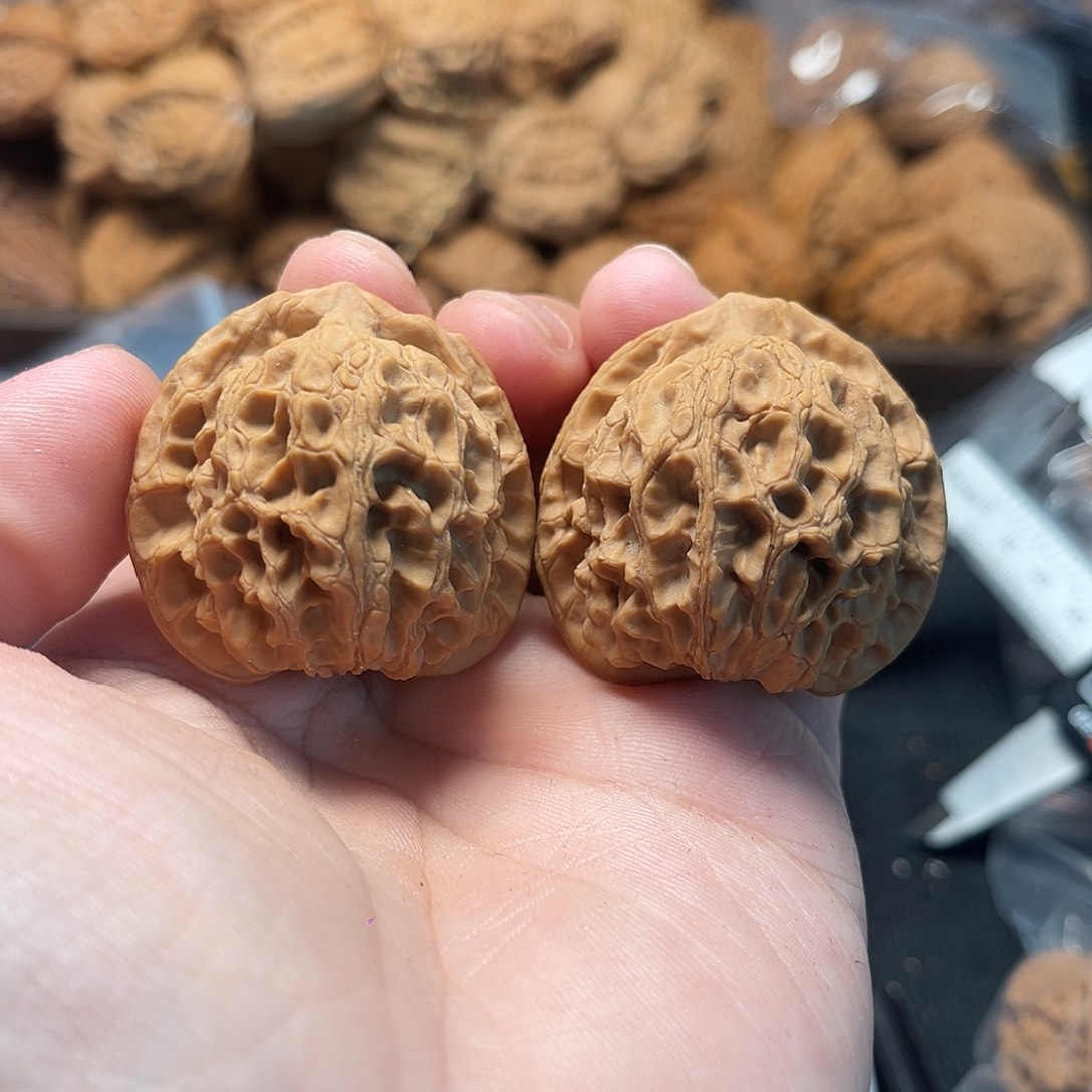 黑***凡1文玩核桃陨石坑38-5