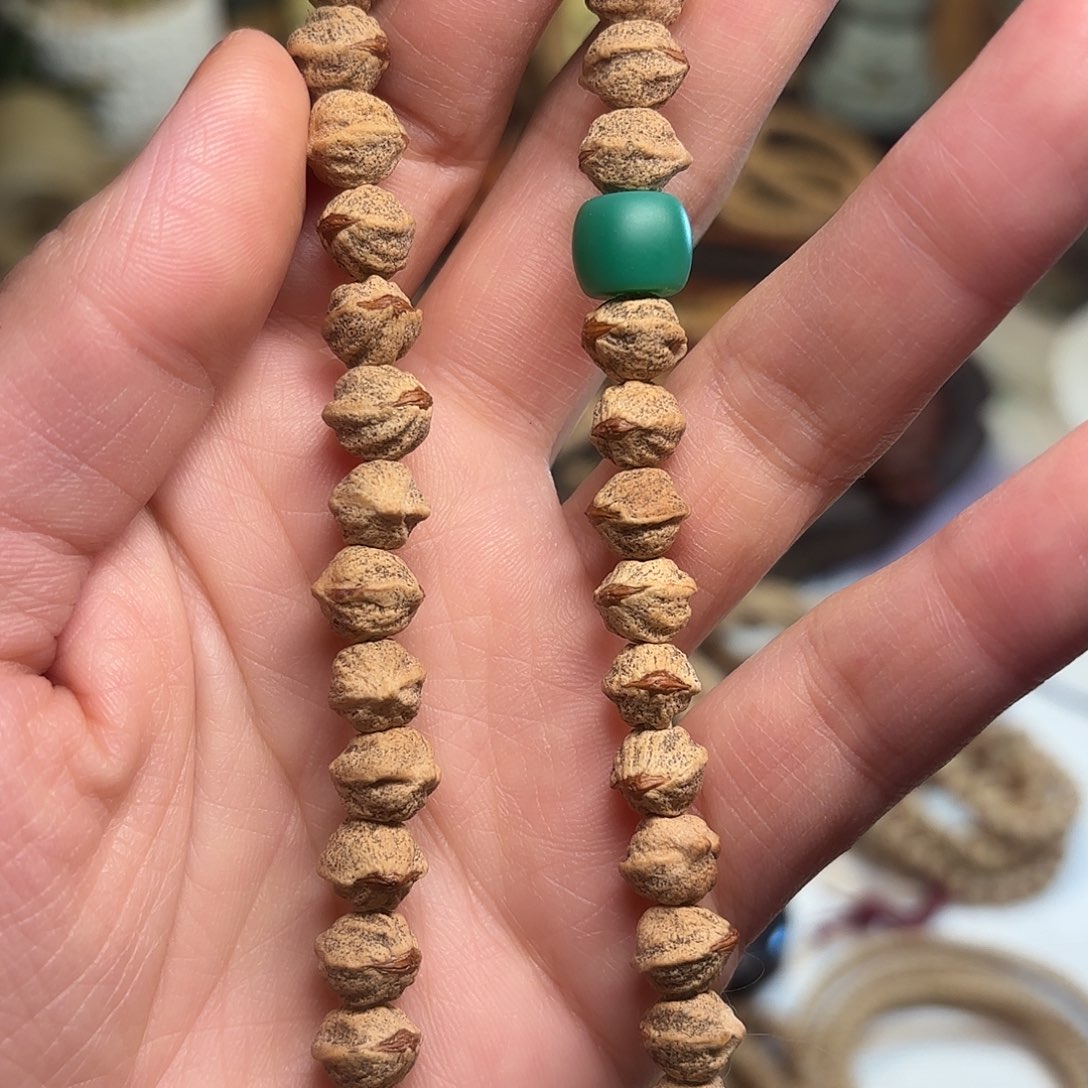 吊坠柏香籽/百香籽原桩脏红芽手持