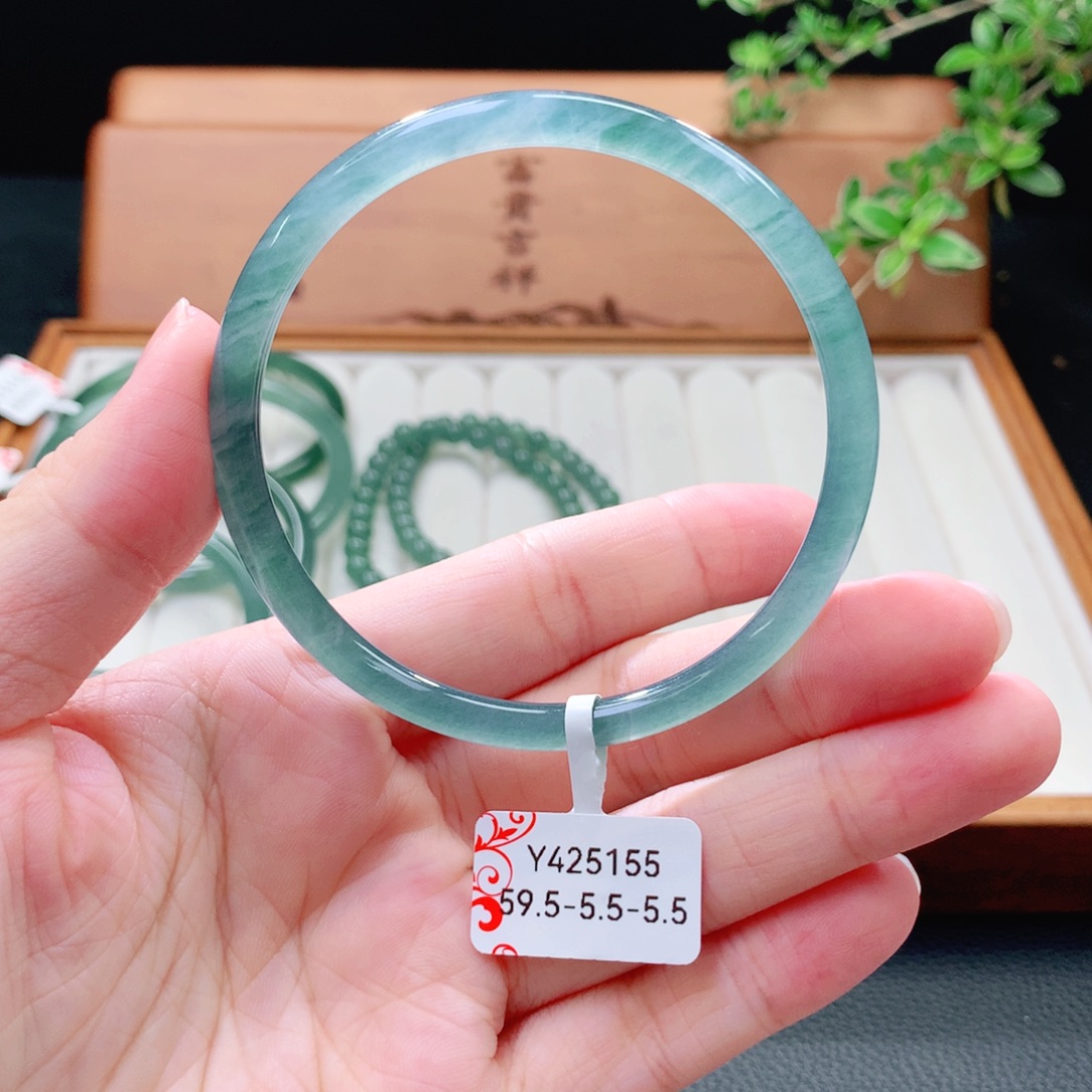 未镶嵌手镯（圆镯）翡翠