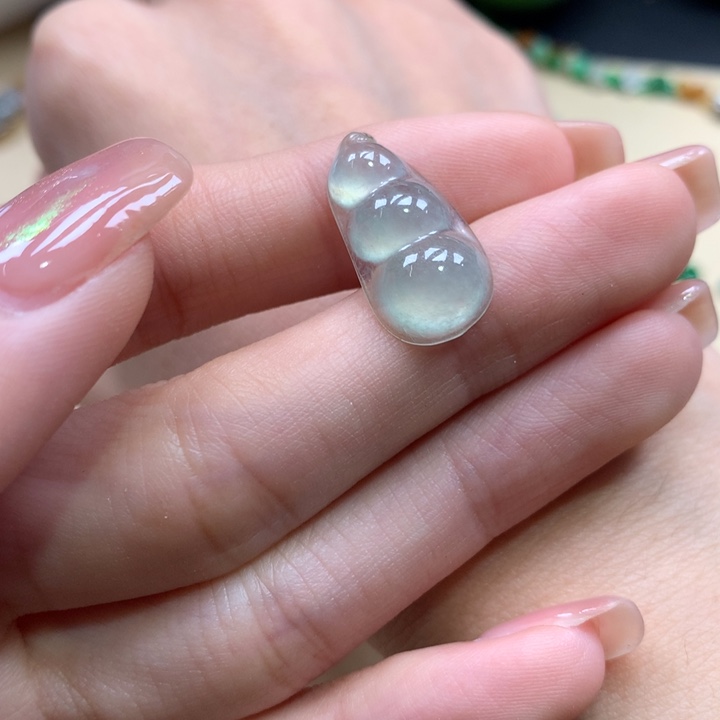 翡翠未镶嵌颈饰豆子