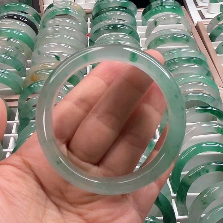 未镶嵌手镯石英质玉