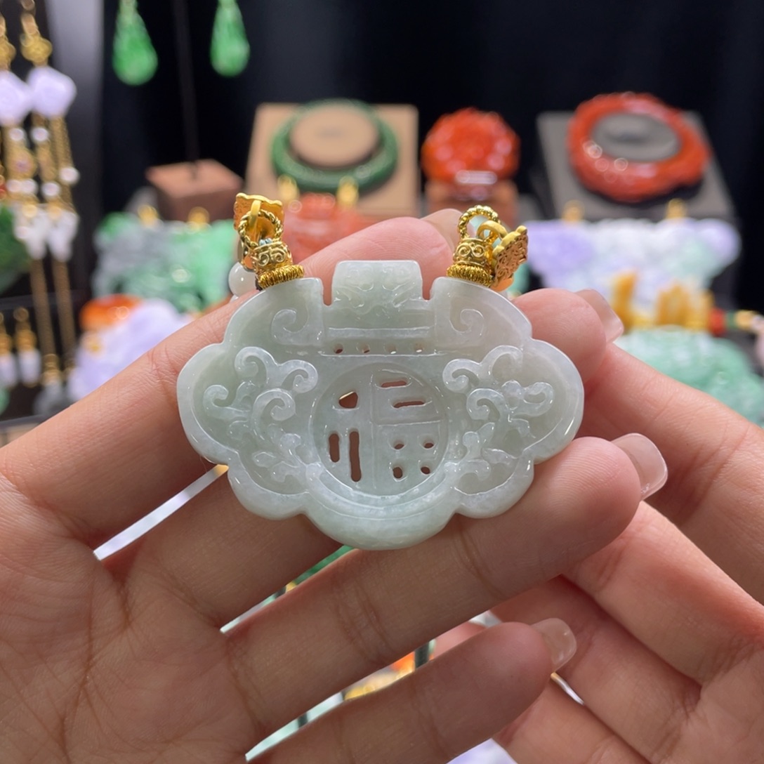 翡翠颈饰未镶嵌?代编织