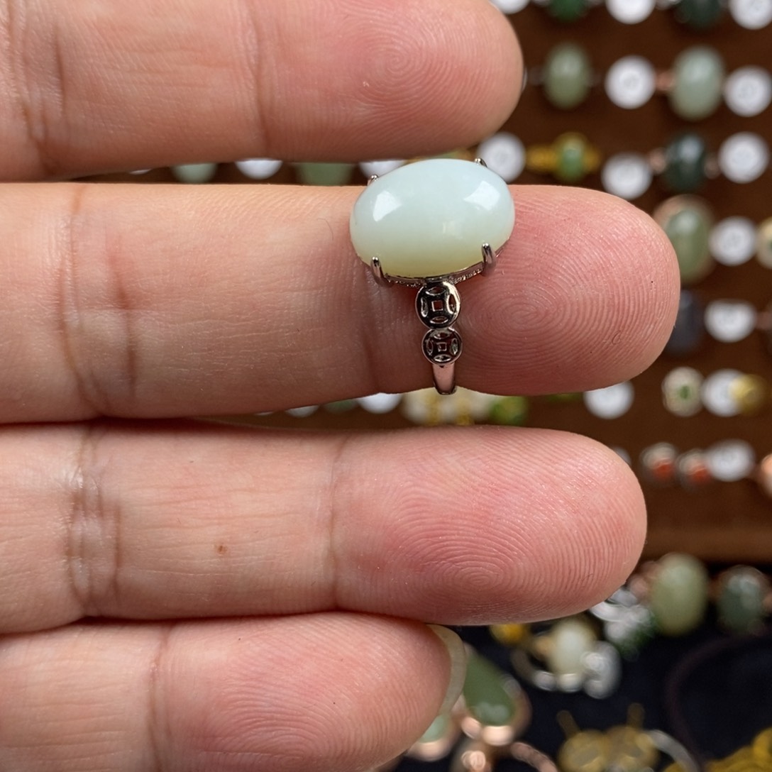 和田玉（青白玉）戒指合金