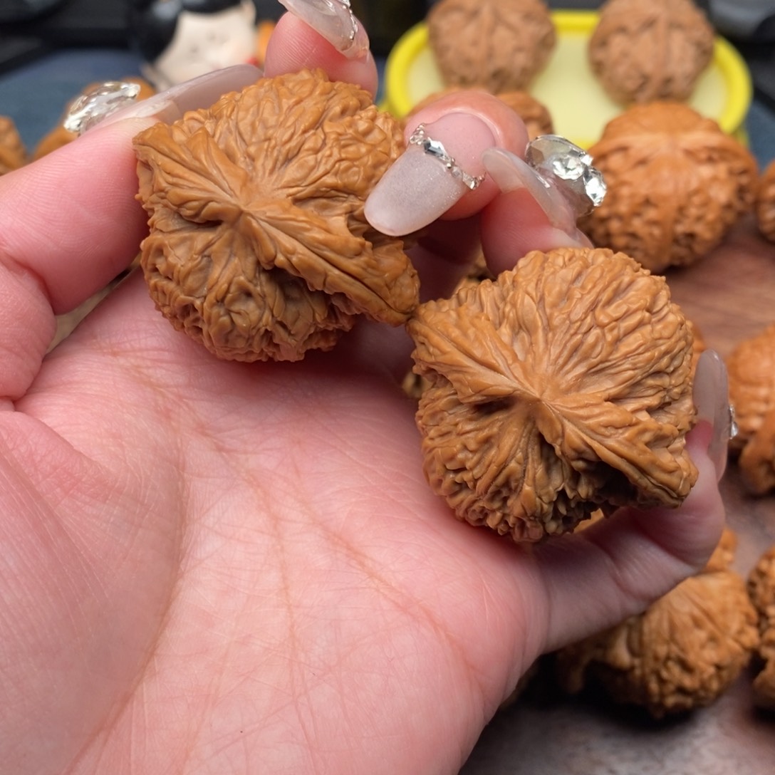 文玩核桃把件全品，红皮粗棱逐鹿南疆42