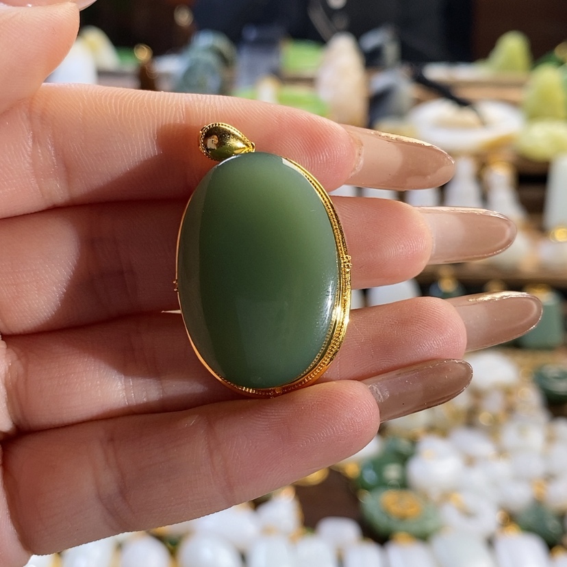 【闪购商品】和田玉吊坠18K金镶嵌