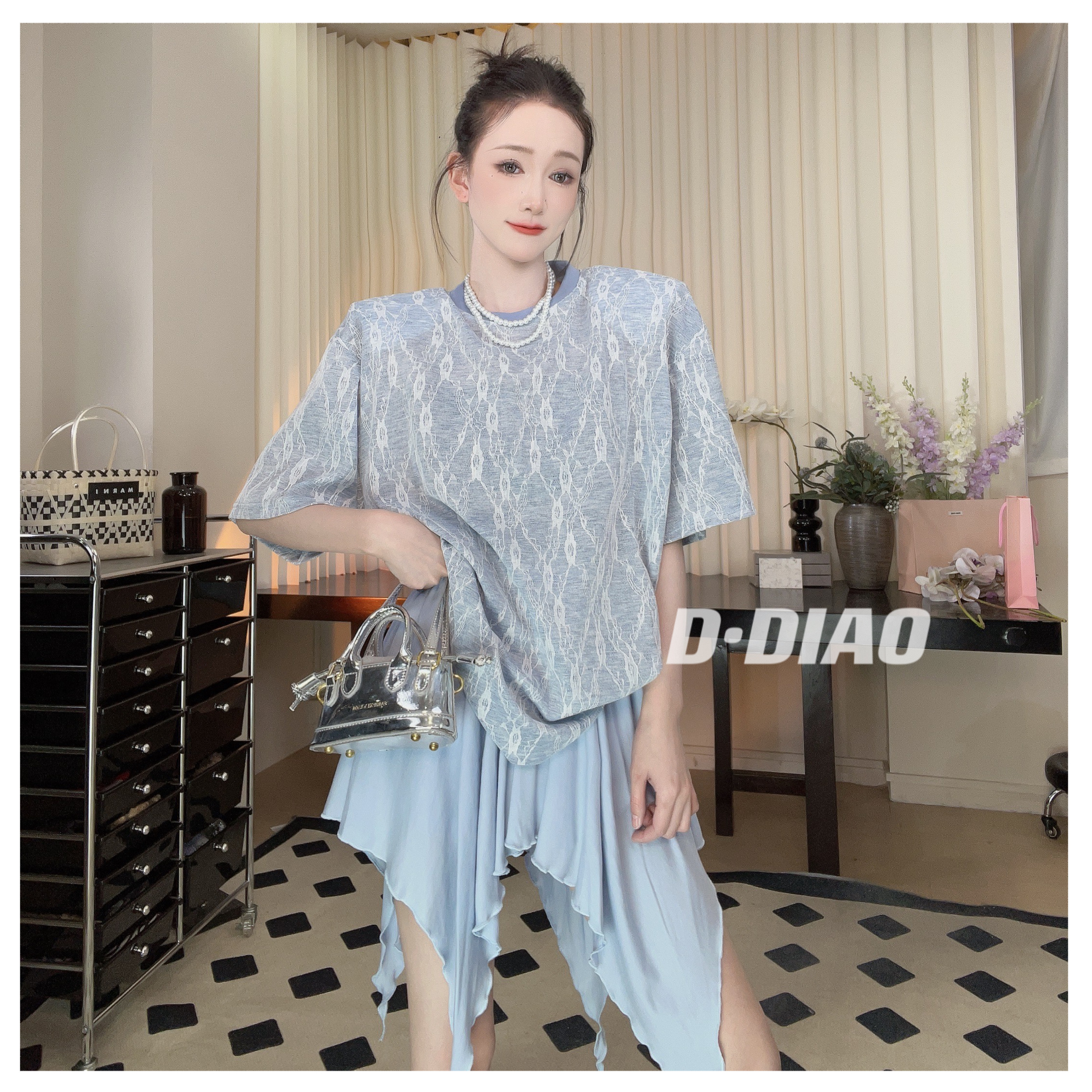 小奈【】蕾丝拼接上衣+高腰显瘦短裙