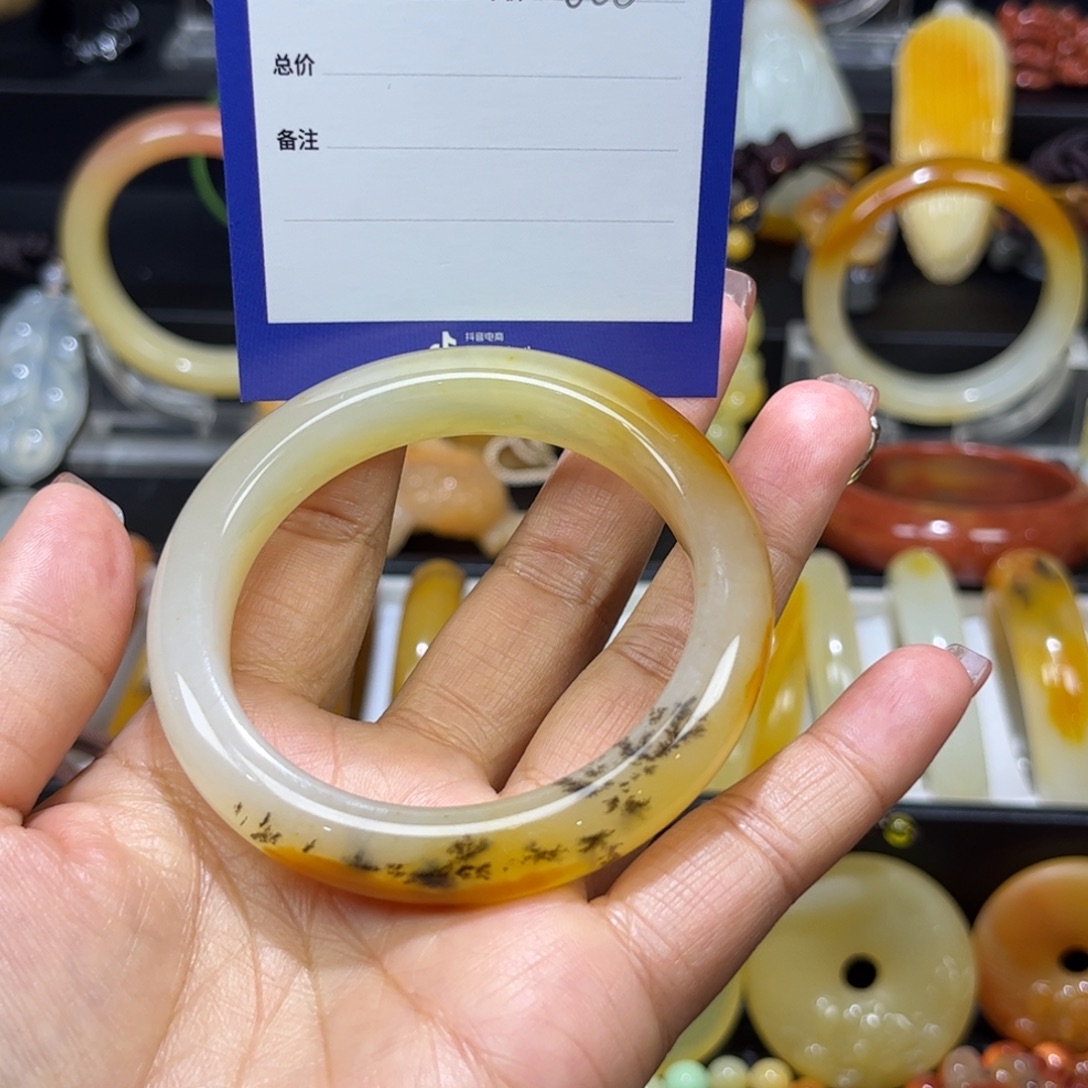 用***2石英质玉（黄龙玉）未镶嵌手镯