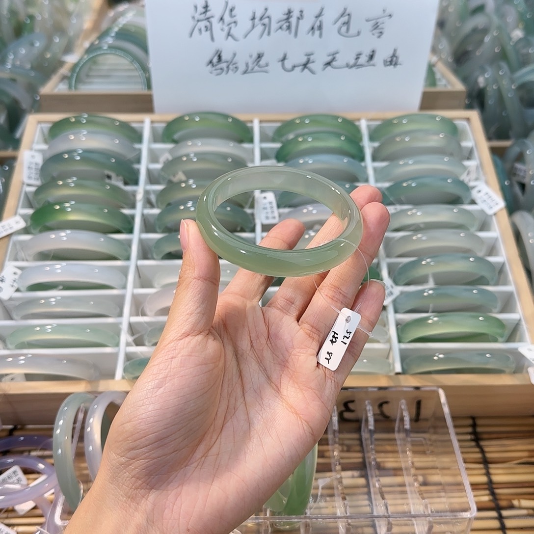 玛瑙/玉髓未镶嵌手镯圈口57.1