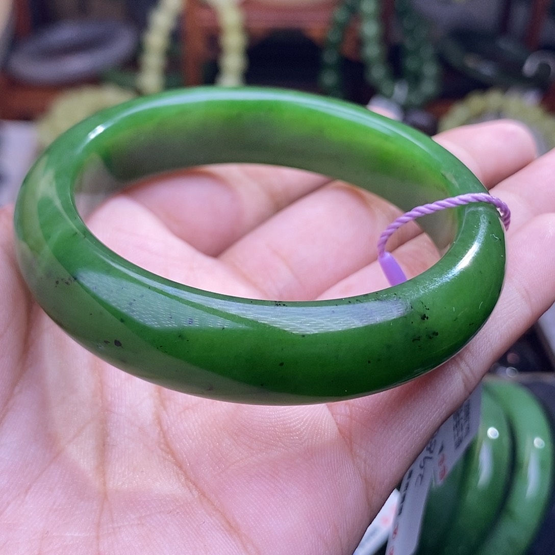和田玉清货价碧玉54.6辣绿宽宽手镯未镶嵌