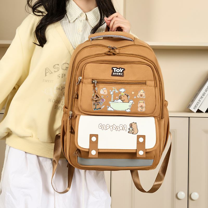 爆款卡皮巴拉双肩书包超轻减负休闲多隔层适合1-6年级男女孩同款