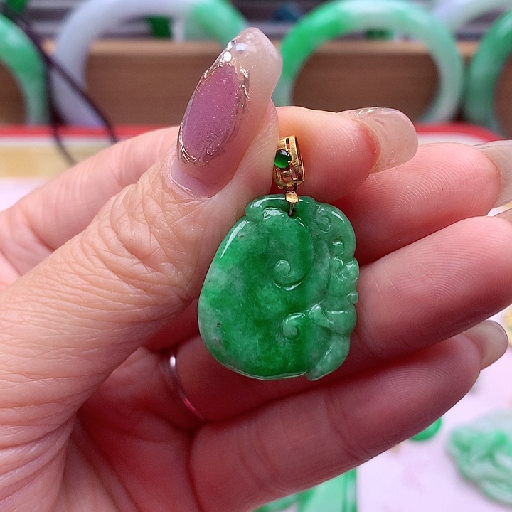 翡翠颈饰18K金镶嵌翡翠