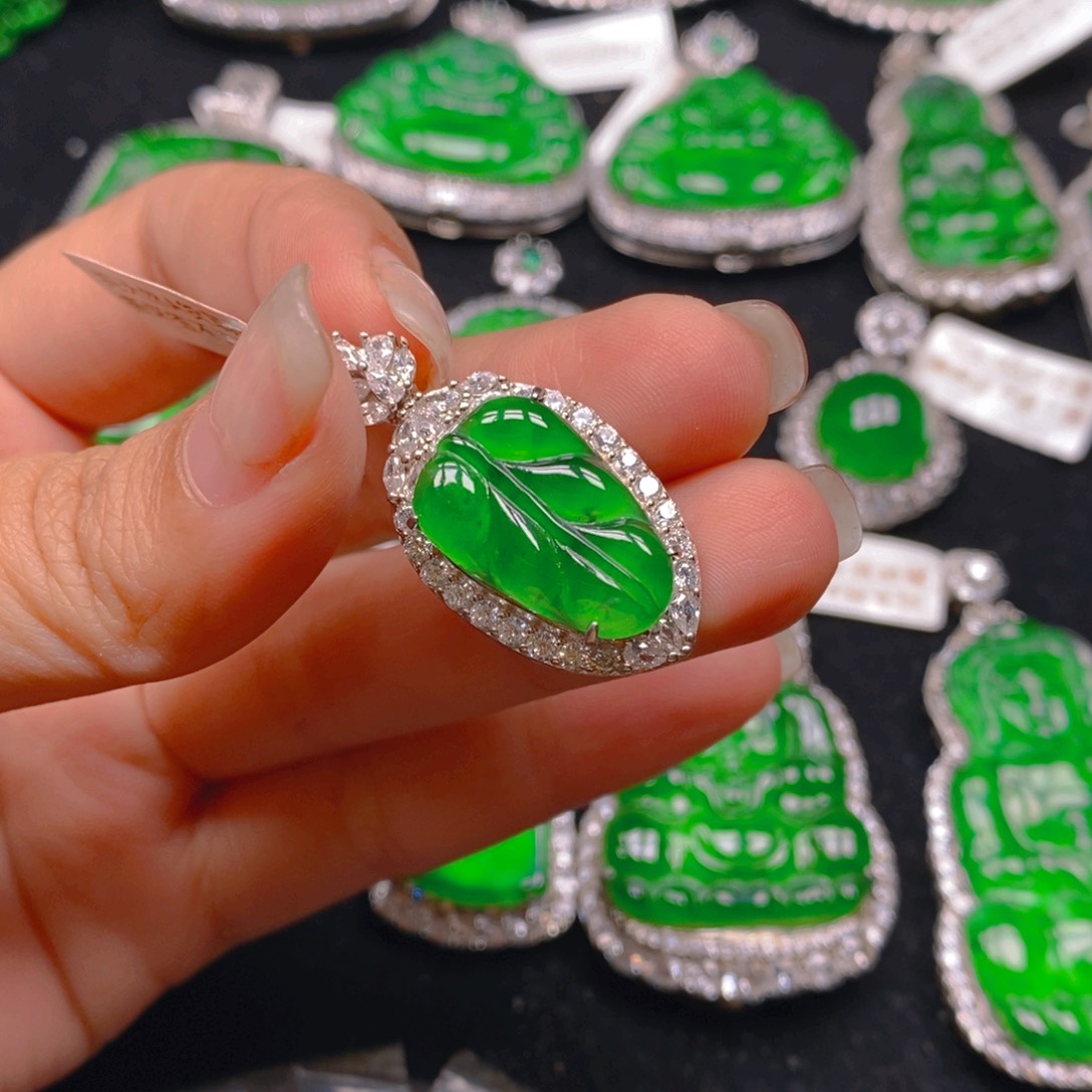 翡翠颈饰银S925镶嵌88888888