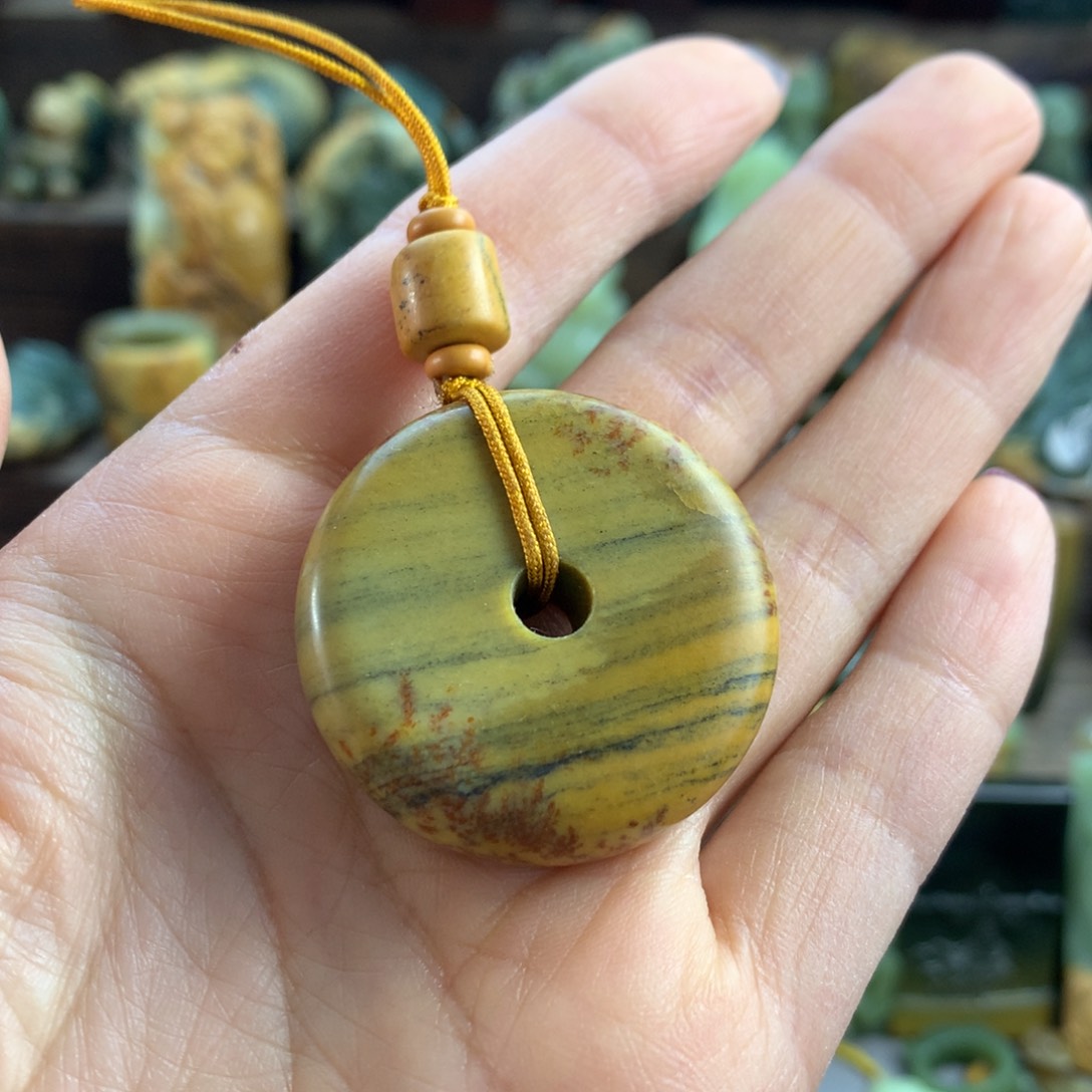 岫岩河磨玉（透闪石质玉）挂件未镶嵌胡***?