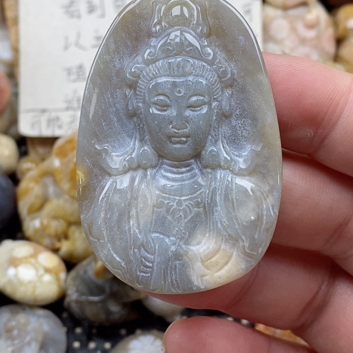 颈饰未镶嵌硅化珊瑚（珊瑚玉）有瑕