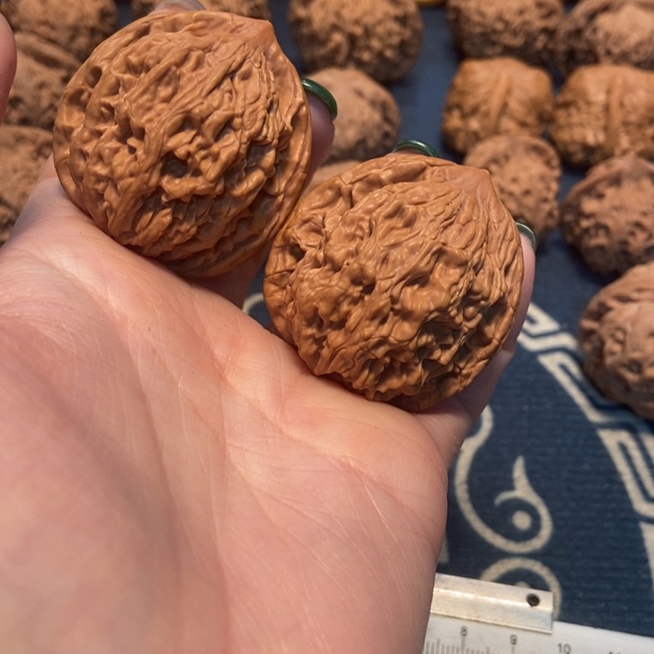 桃核把件虎头打底