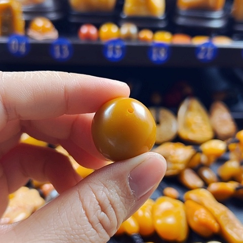 田黄石嗨**弟田黄石珠子