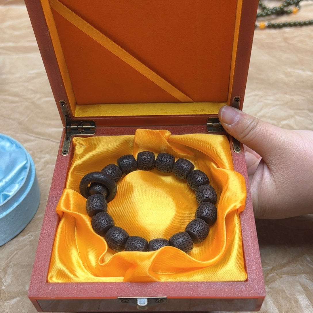 大叶紫檀（黑酸枝木类）