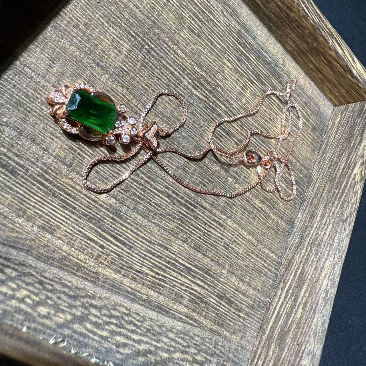 【国检证书+运费险】收藏级祖母绿吊坠-B565