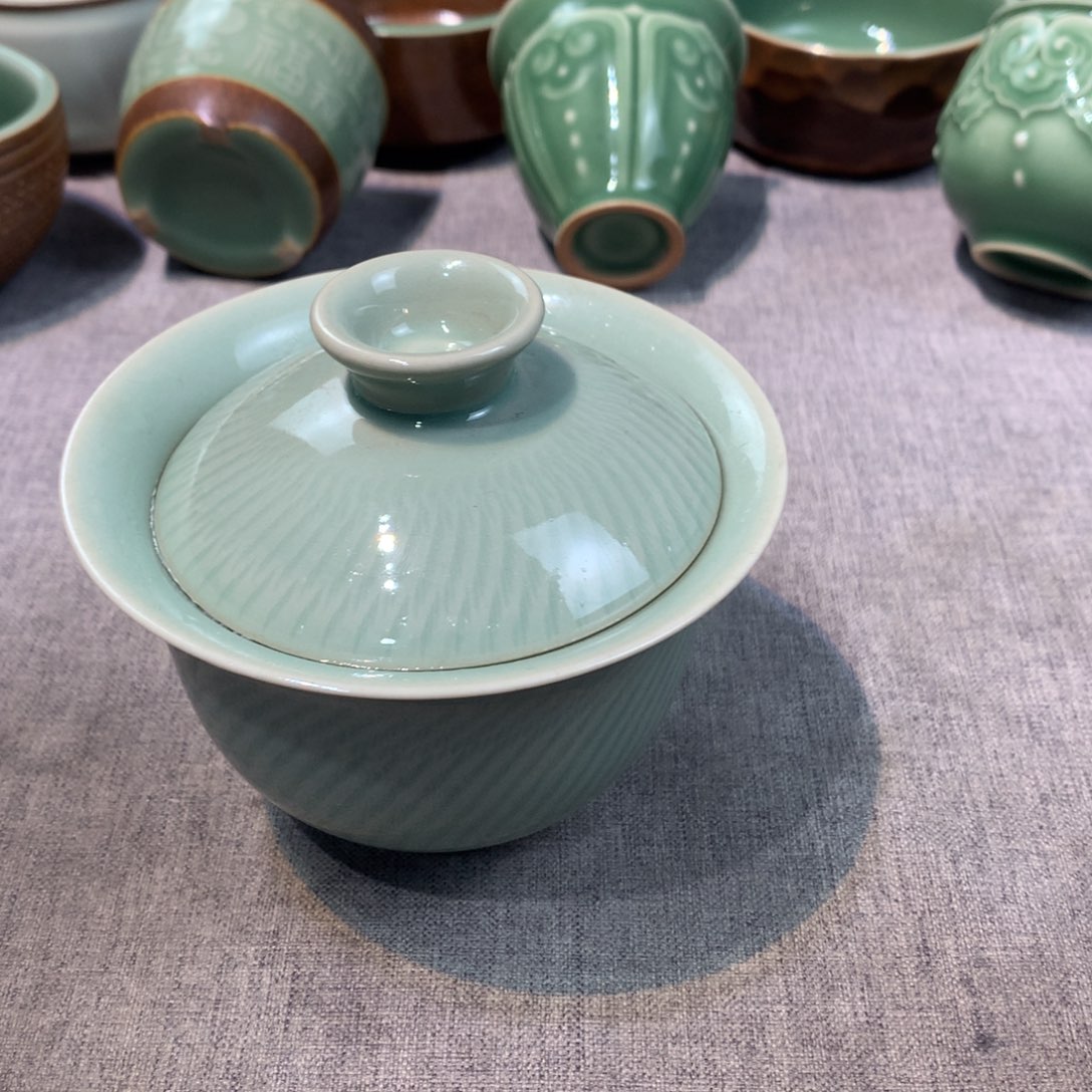 龙泉青瓷微瑕盖碗