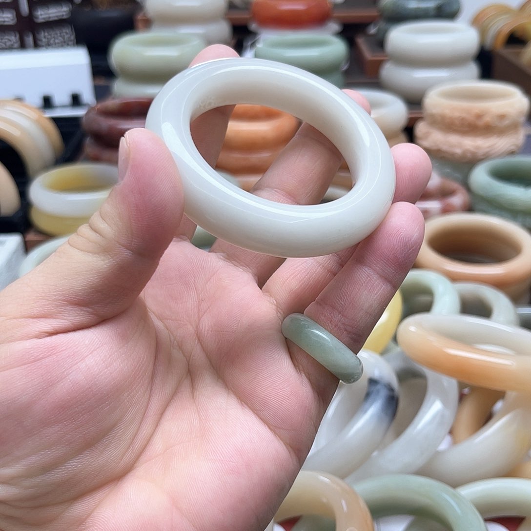 石英质玉手镯未镶嵌